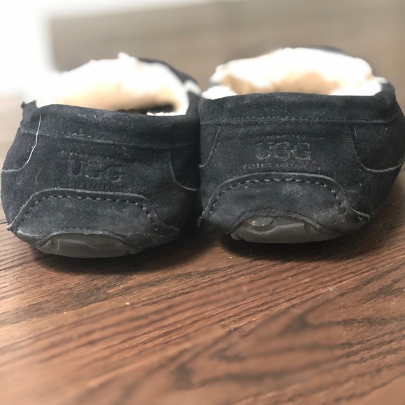 Ugg slippers - Picture 1 of 4